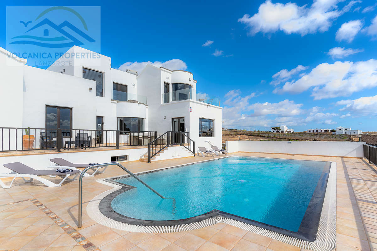 Villa for sale in Lanzarote 1