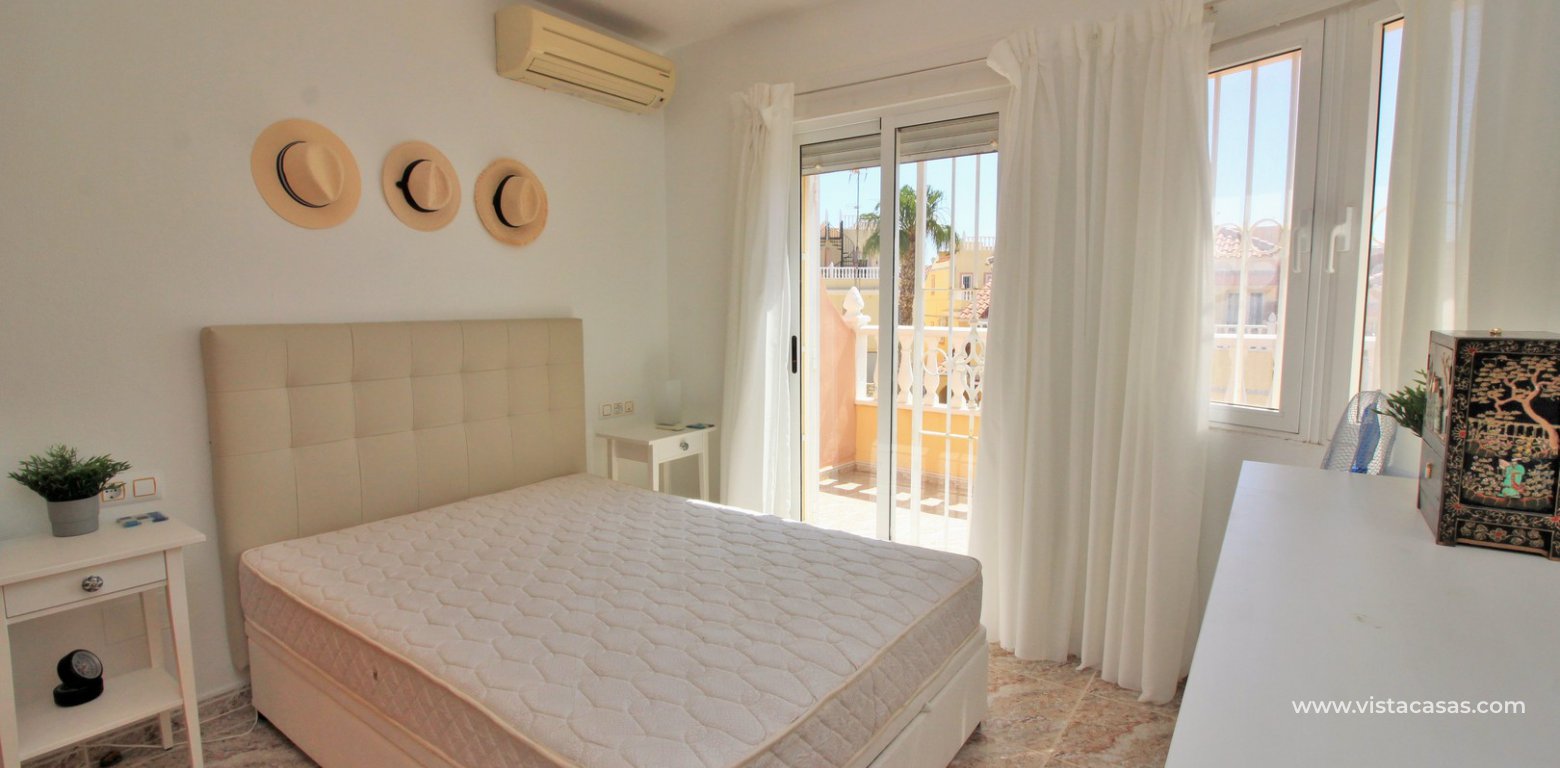 Townhouse te koop in Alicante 16