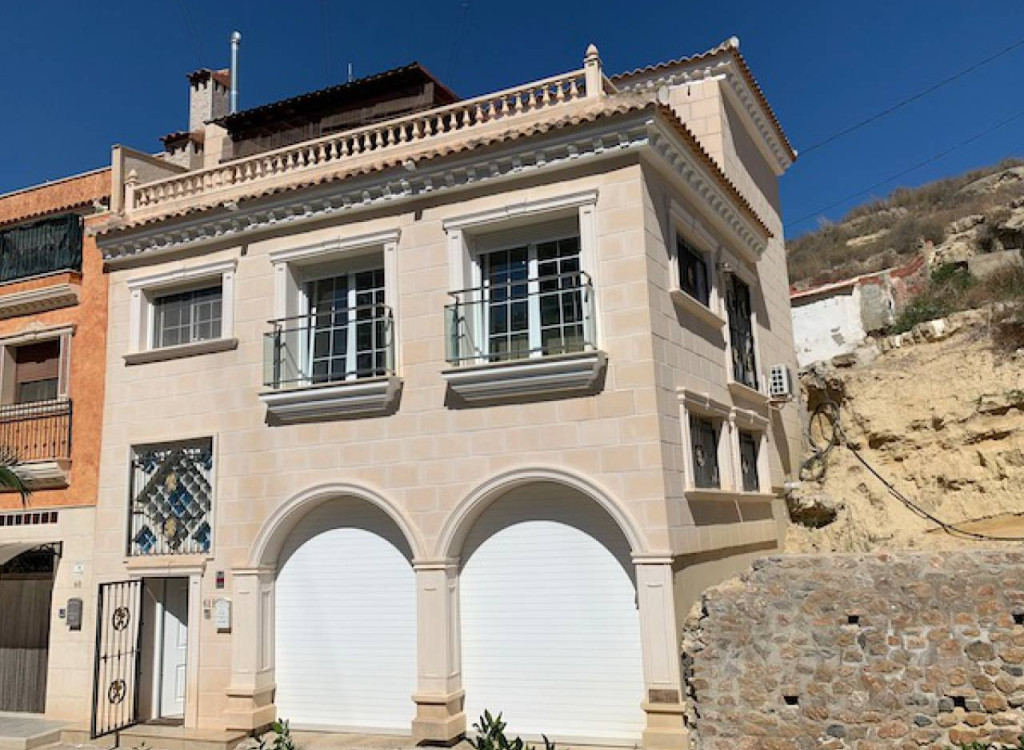 Villa te koop in Alicante 1