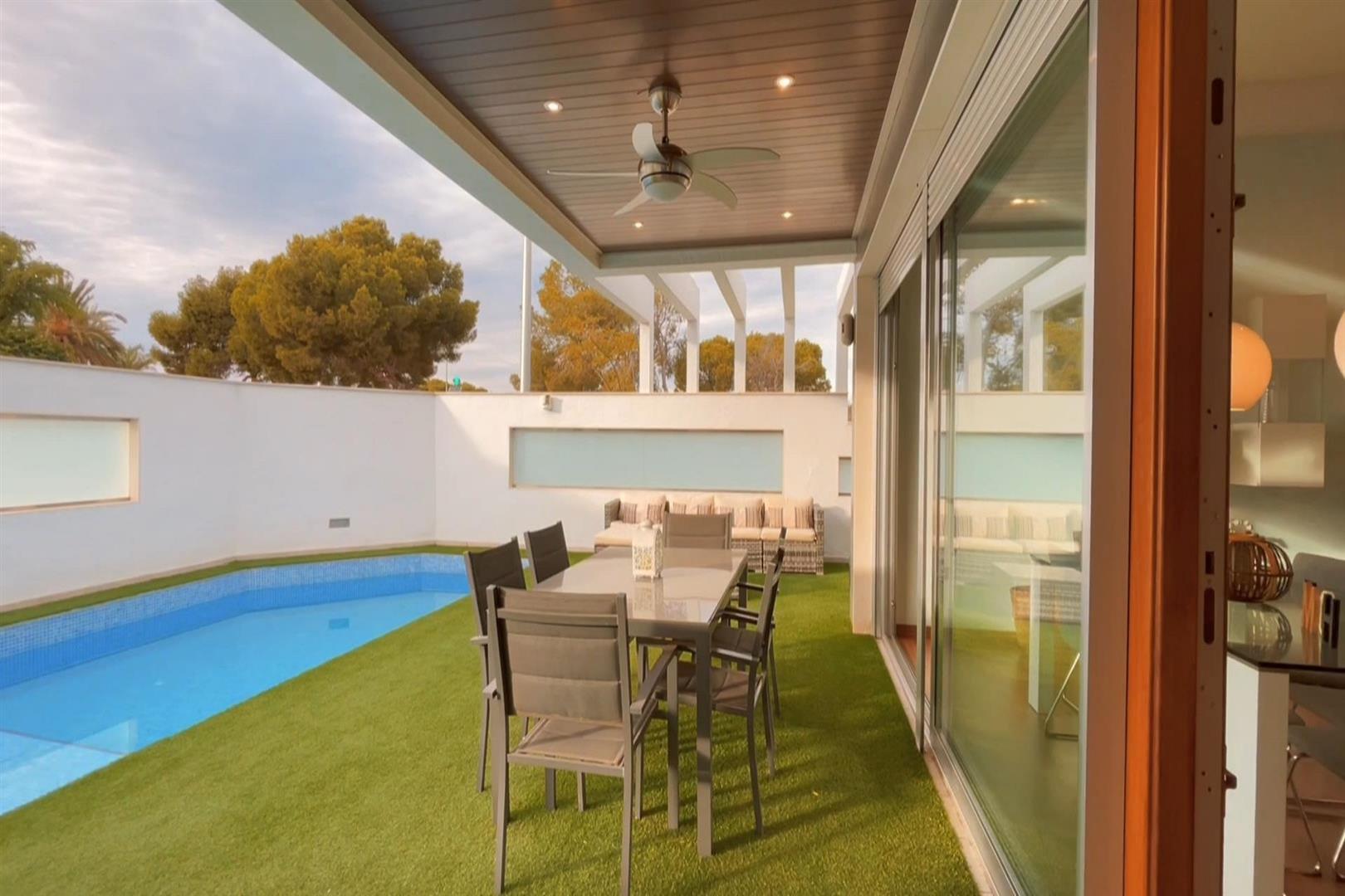 Villa for sale in Alicante 17