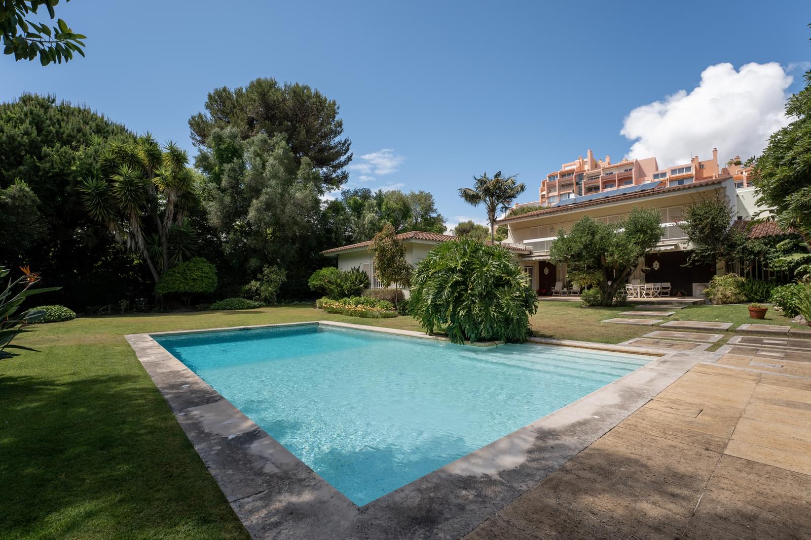 Villa for sale in Cascais and Estoril 42