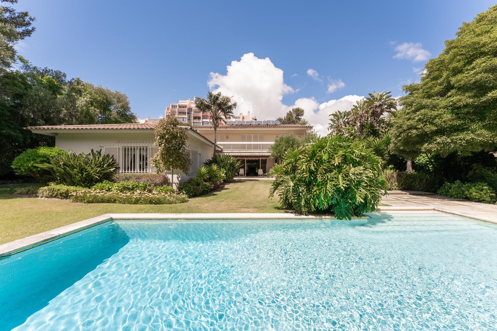 Villa for sale in Cascais and Estoril 44