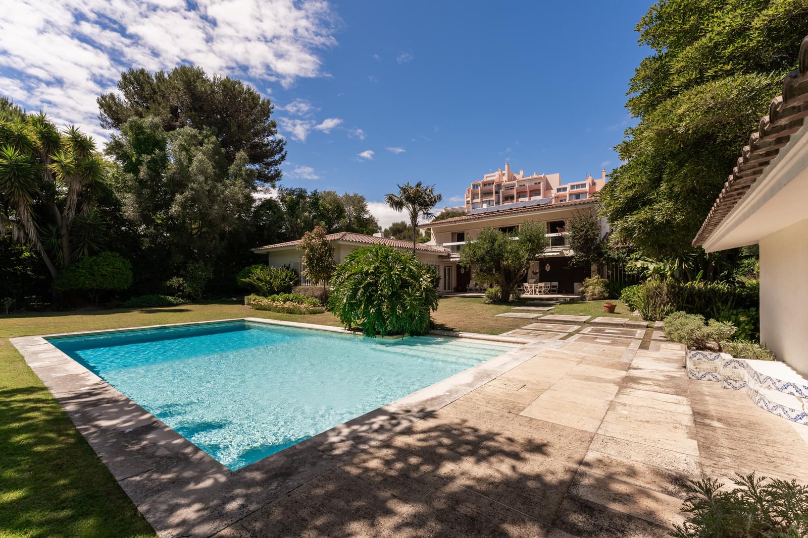 Villa for sale in Cascais and Estoril 46