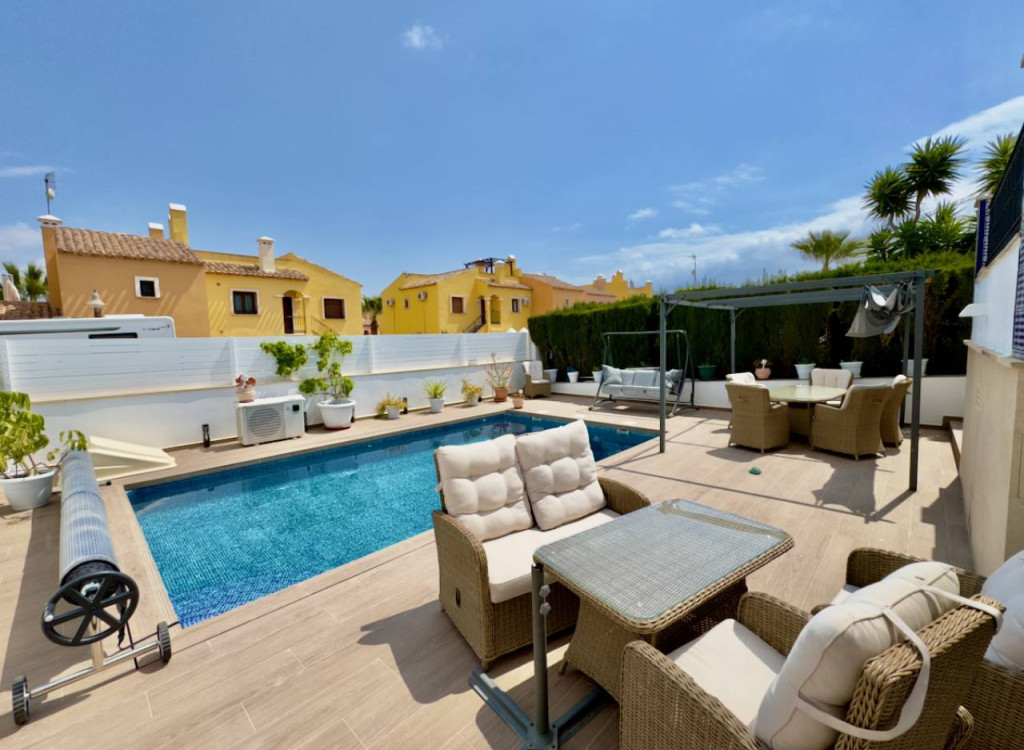 Villa for sale in Alicante 16