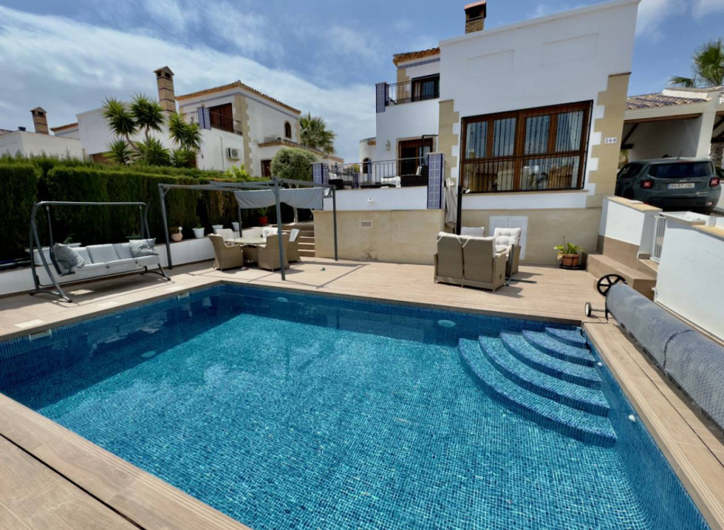 Villa te koop in Alicante 24