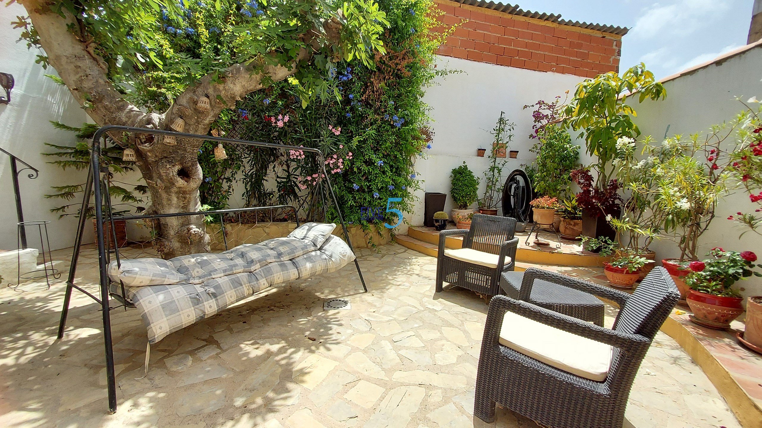 Townhouse for sale in Valencia City 27