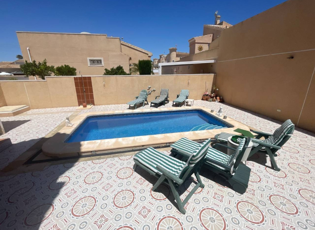 Villa à vendre à Alicante 2