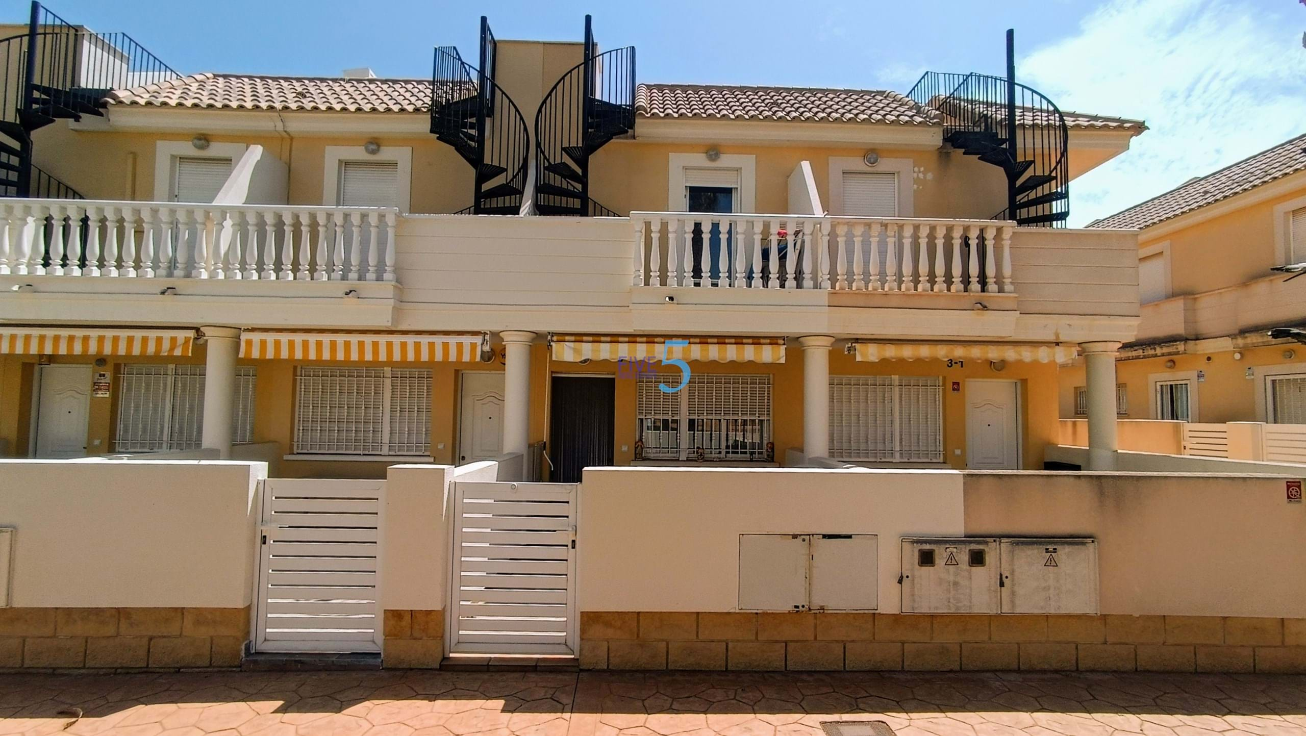 Adosada en venta en Alicante 1