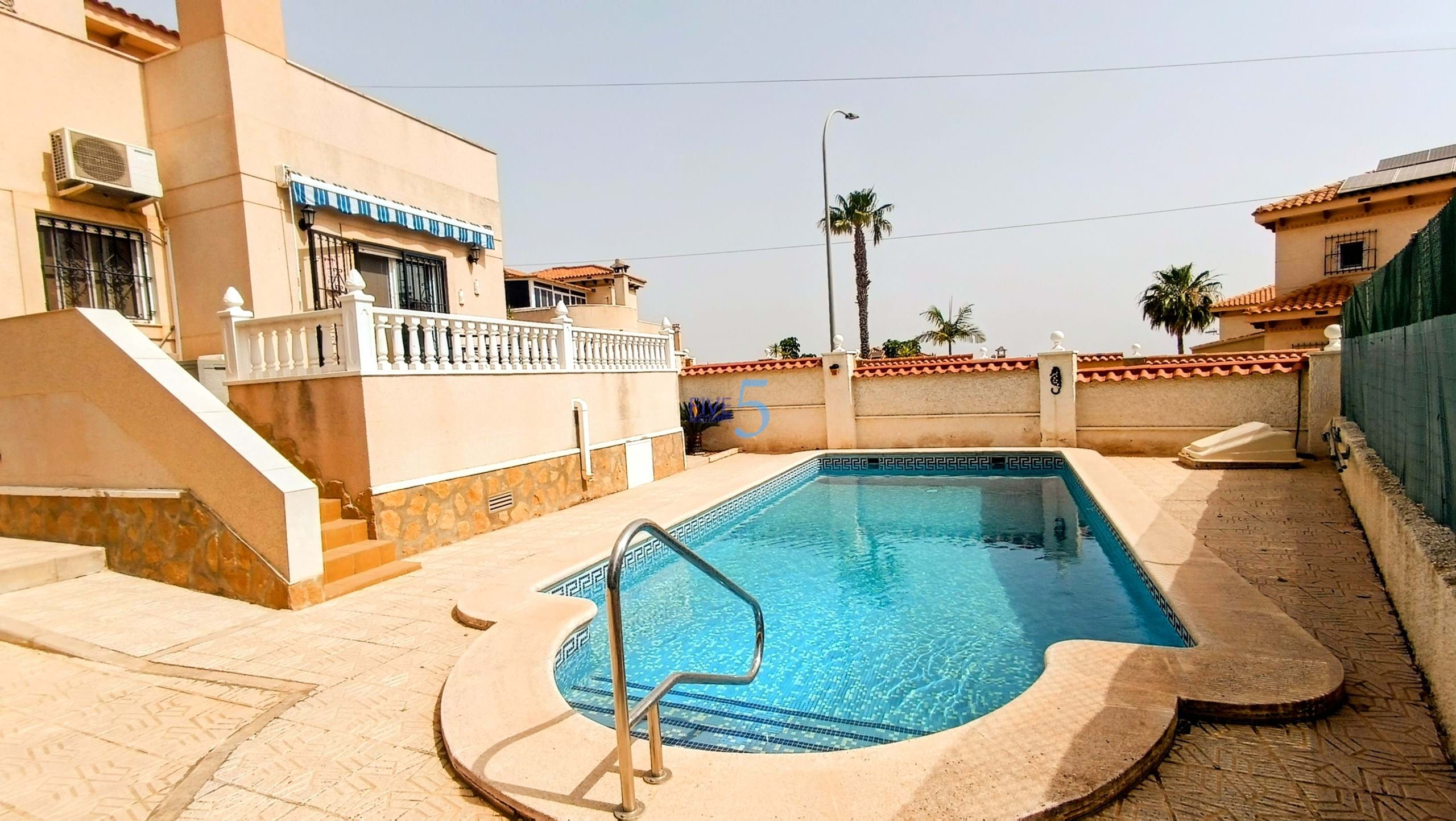 Villa for sale in Alicante 1