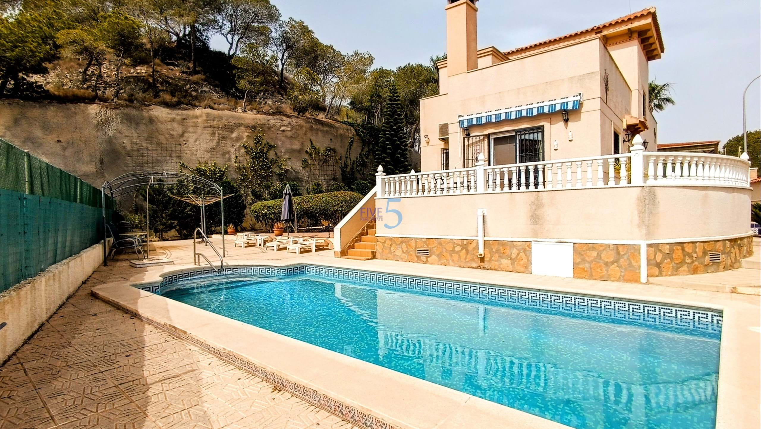 Villa for sale in Alicante 18