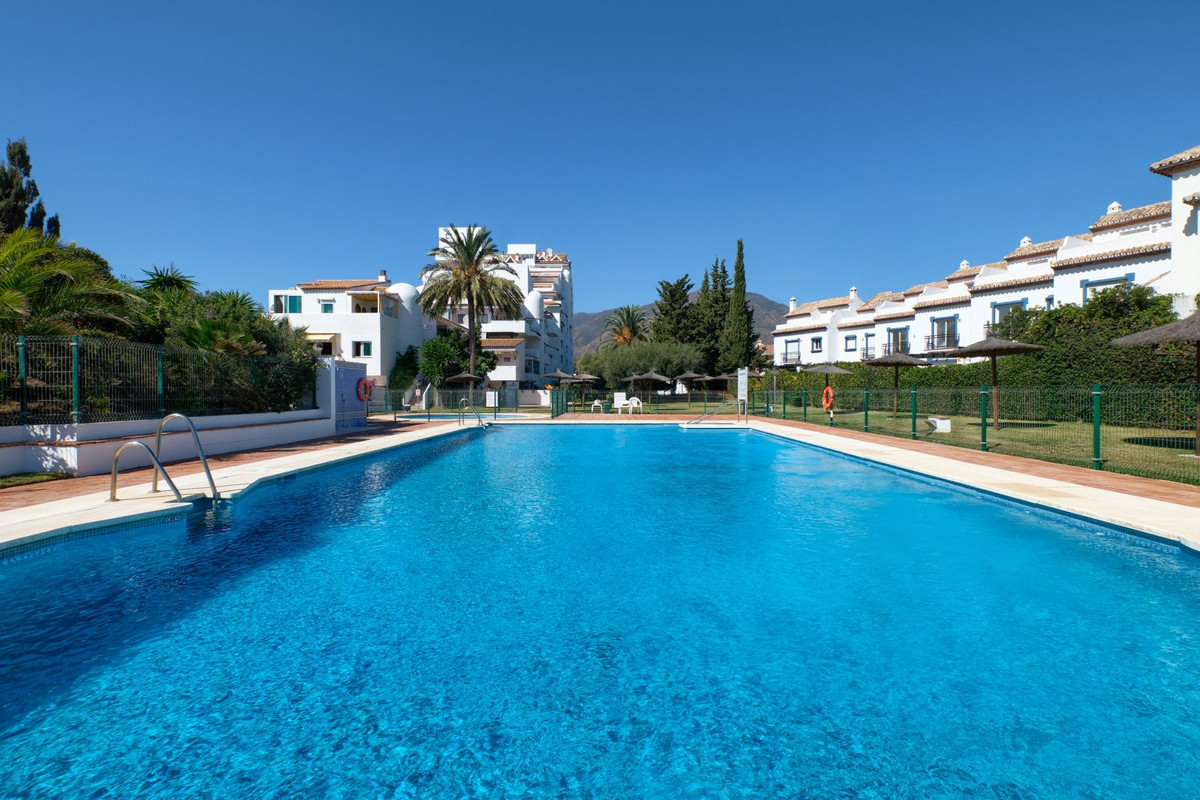 Penthouse for sale in Estepona 13