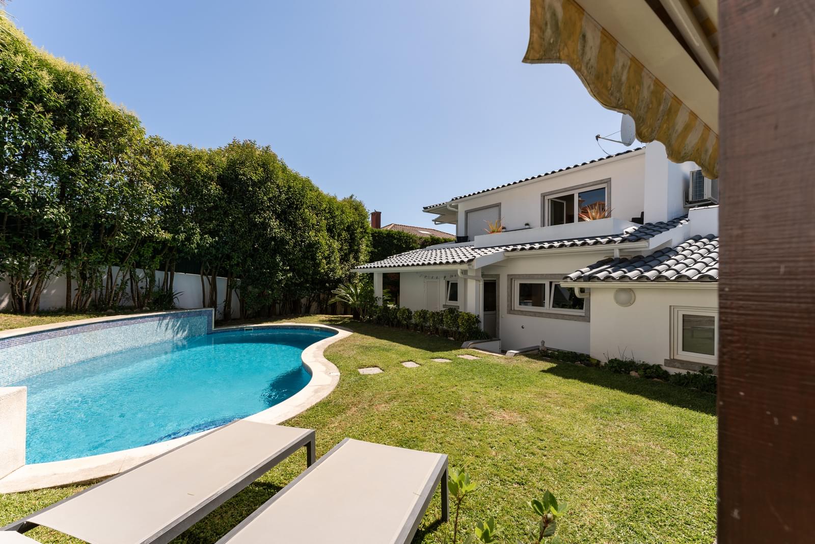 Villa for sale in Cascais and Estoril 43