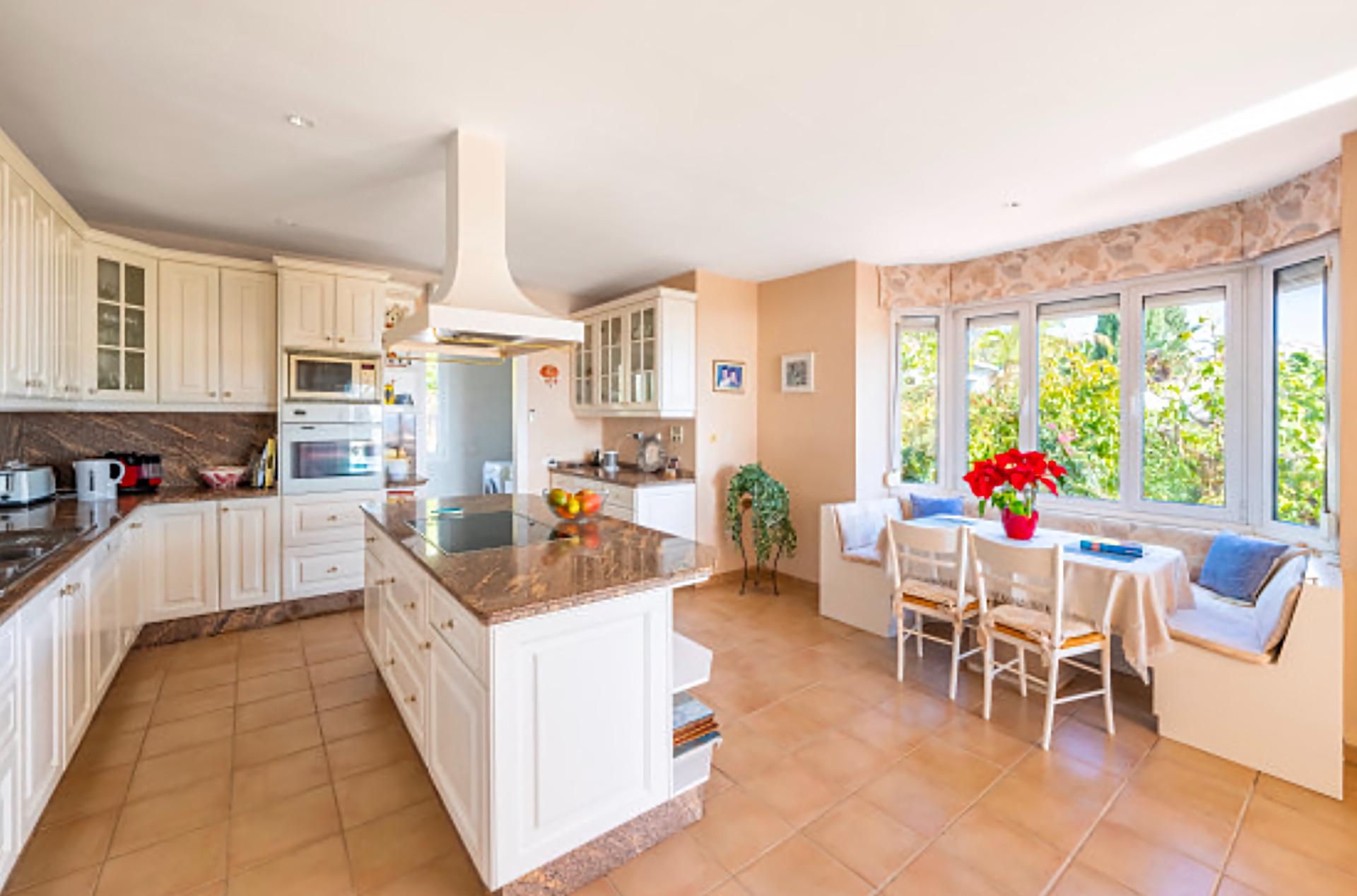 Villa for sale in Marbella - Golden Mile and Nagüeles 13