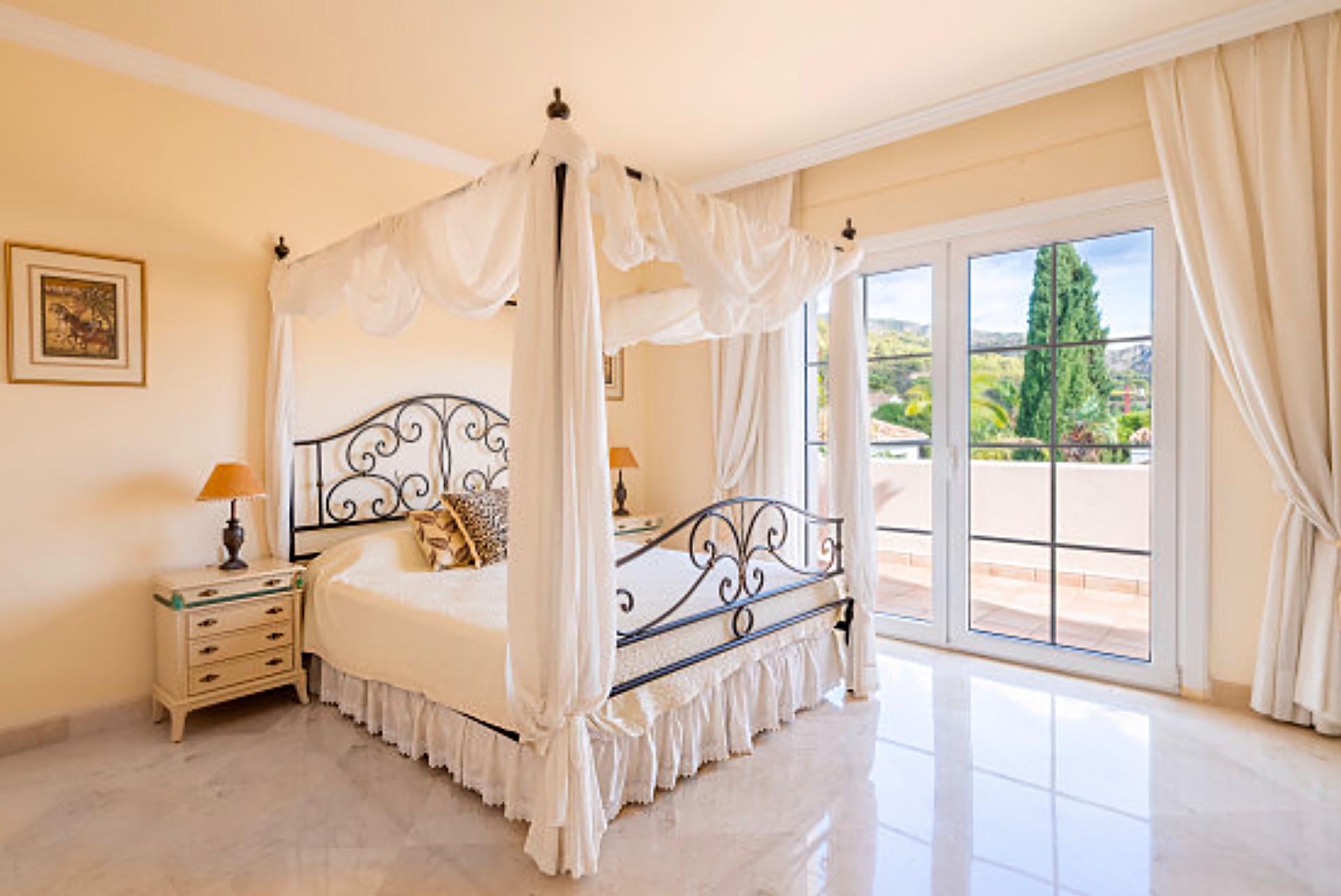 Villa for sale in Marbella - Golden Mile and Nagüeles 24