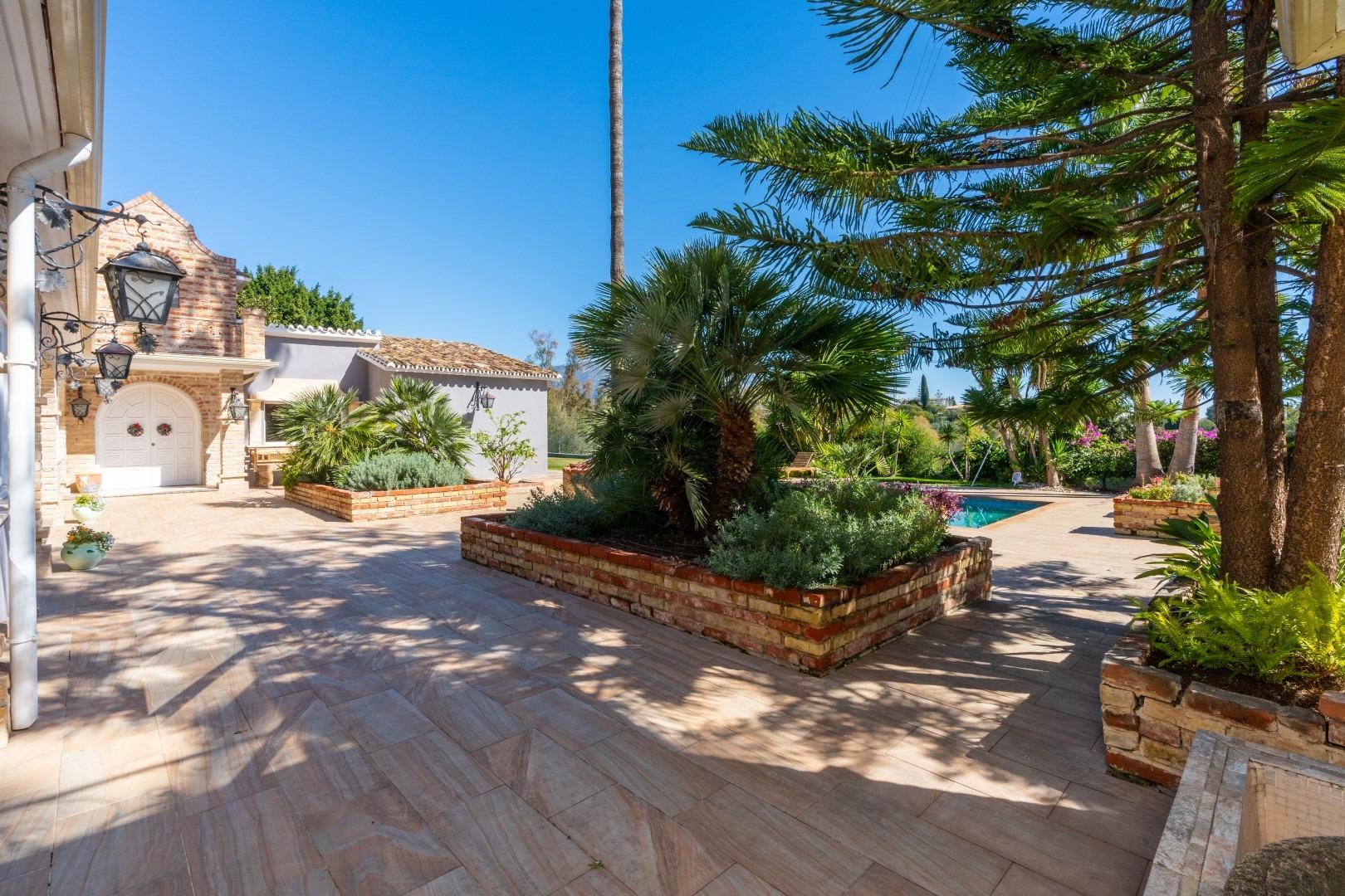 Villa for sale in Estepona 54