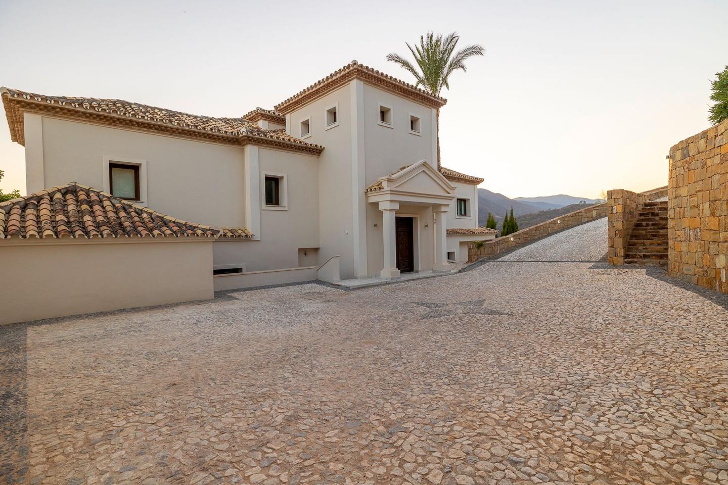 Villa for sale in Benahavís 30