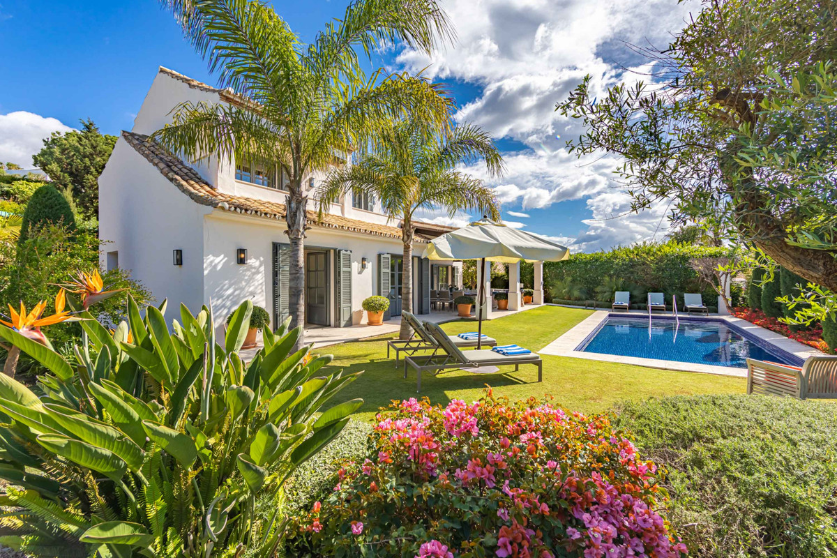 Villa for sale in Estepona 34