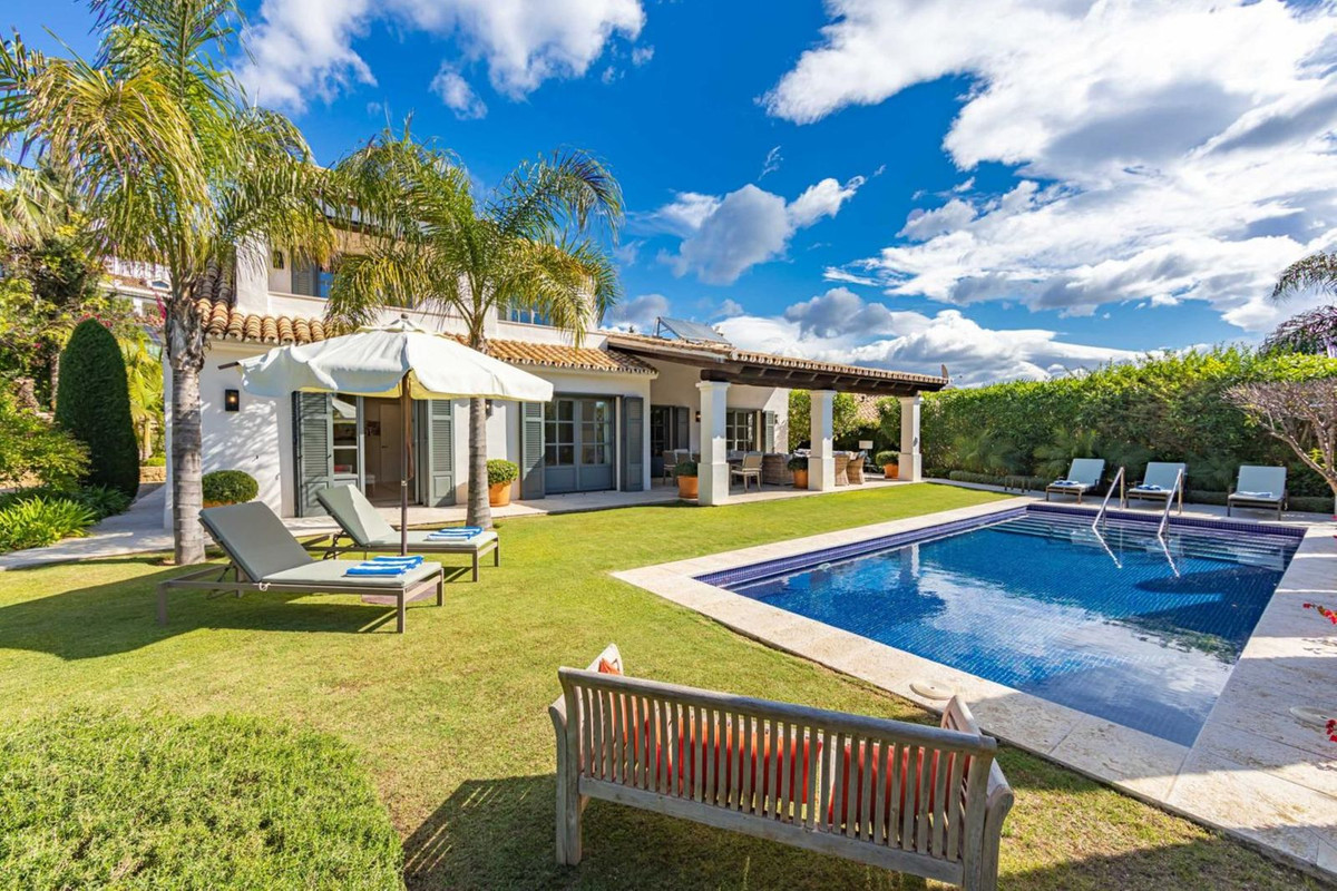 Villa te koop in Estepona 35