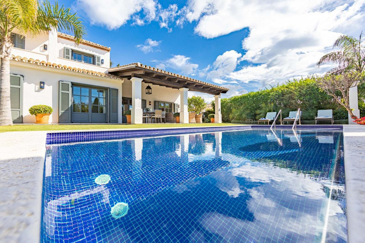 Villa for sale in Estepona 36