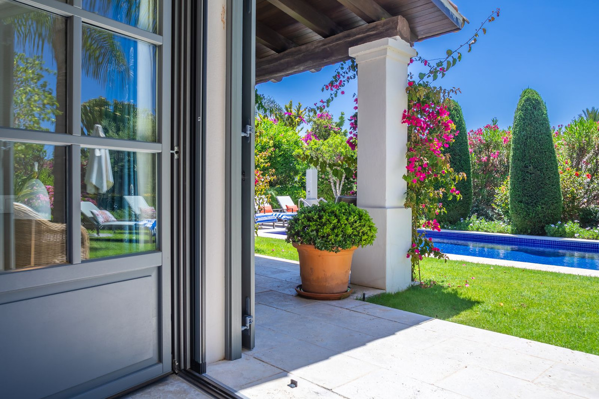 Villa for sale in Estepona 48