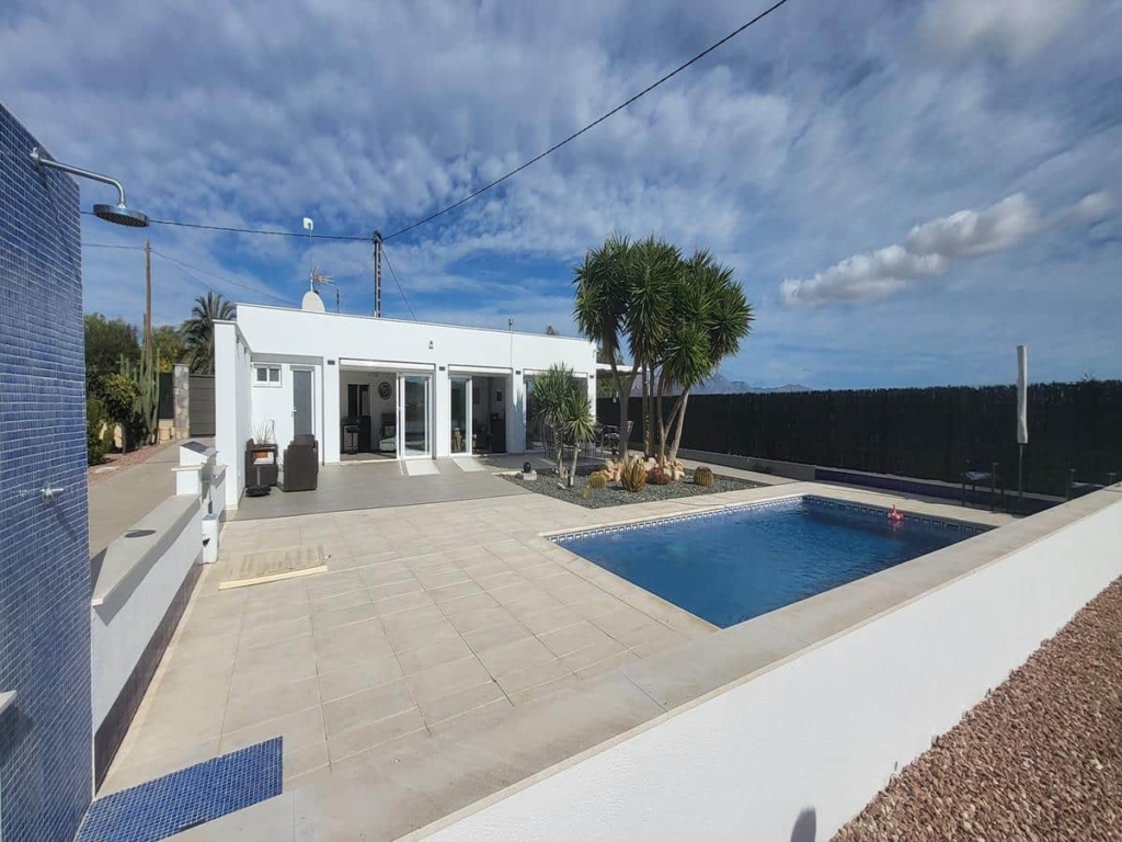 Villa for sale in Alicante 1