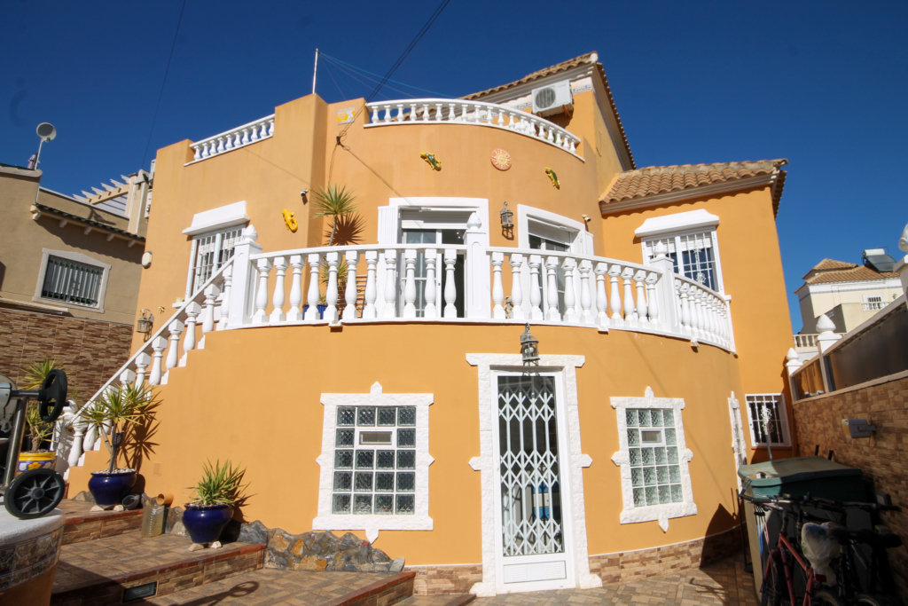 Villa for sale in Alicante 2