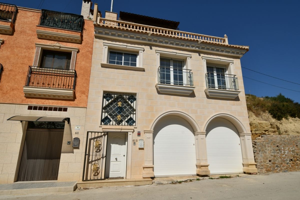 Property Image 611459-rojales-townhouses-3-2