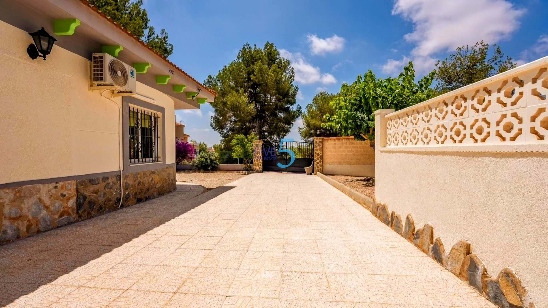 Villa for sale in Alicante 23