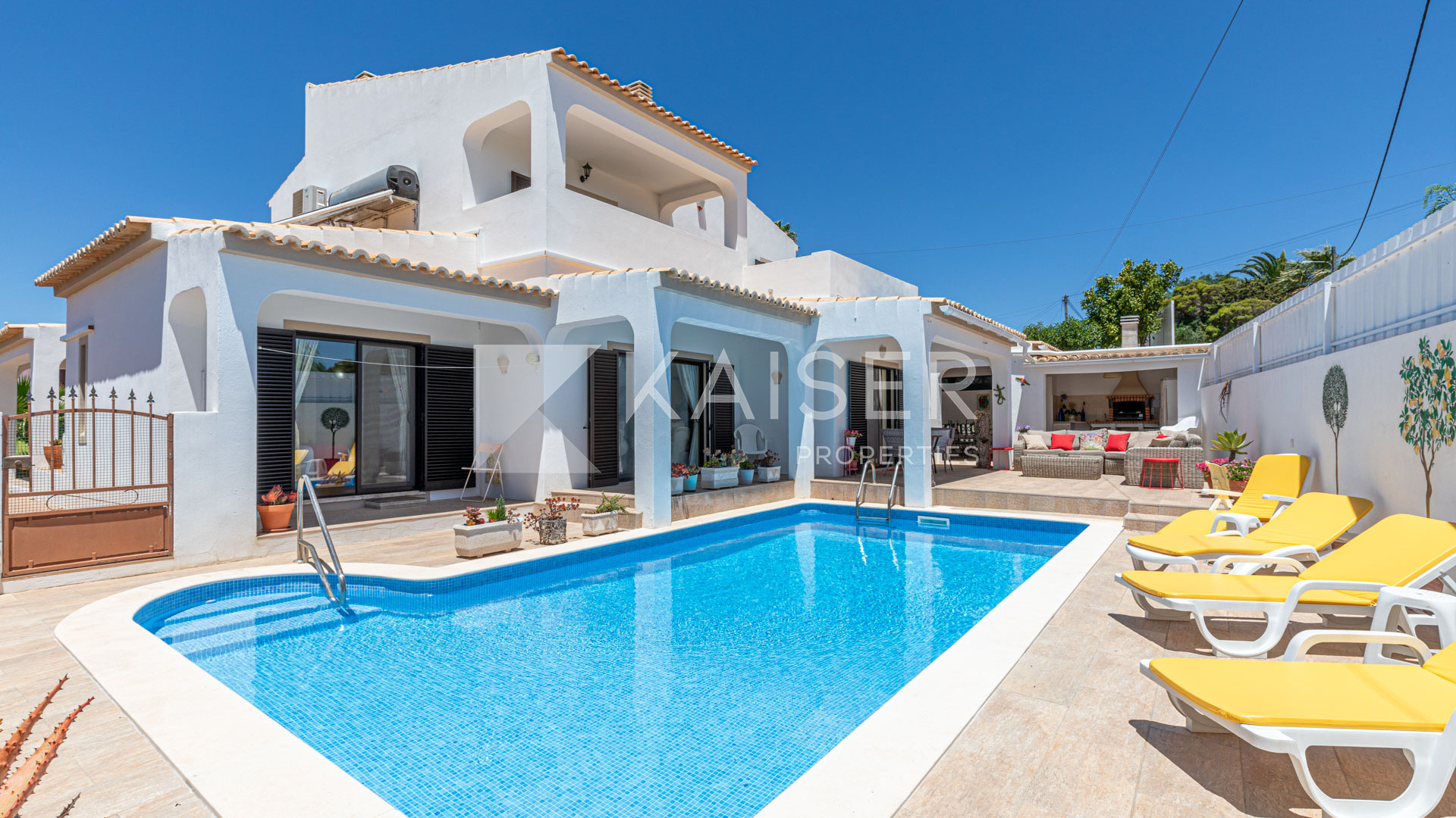 Villa for sale in Albufeira 1