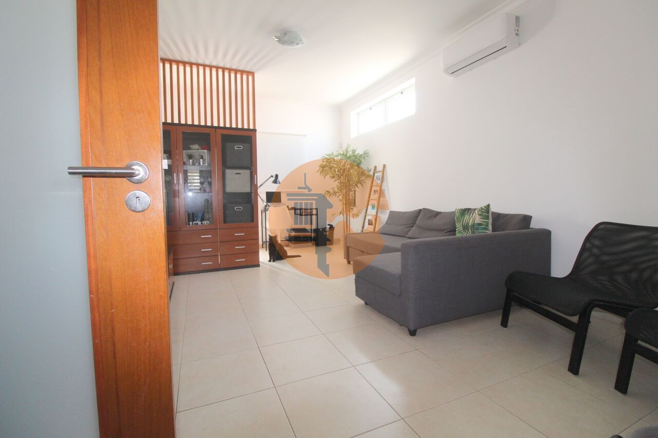 Villa for sale in Faro 9