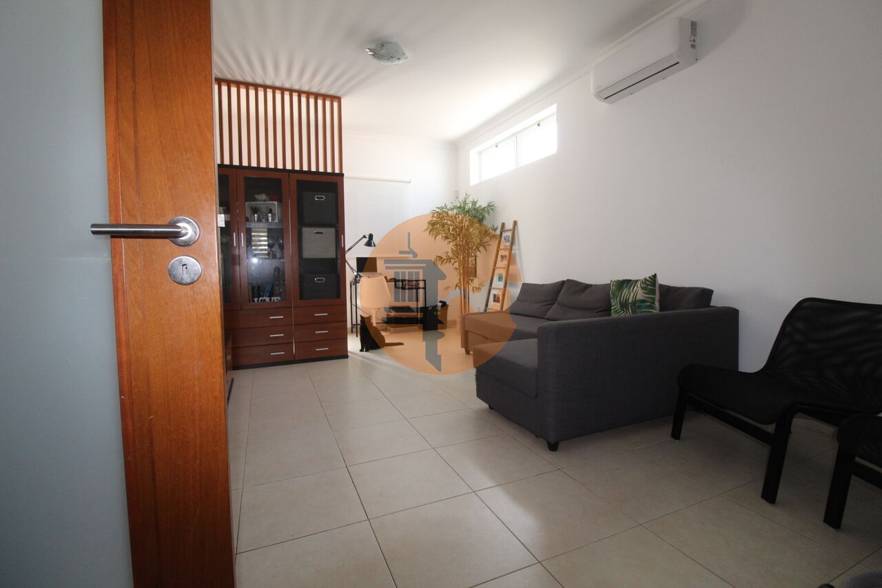 Villa for sale in Faro 11