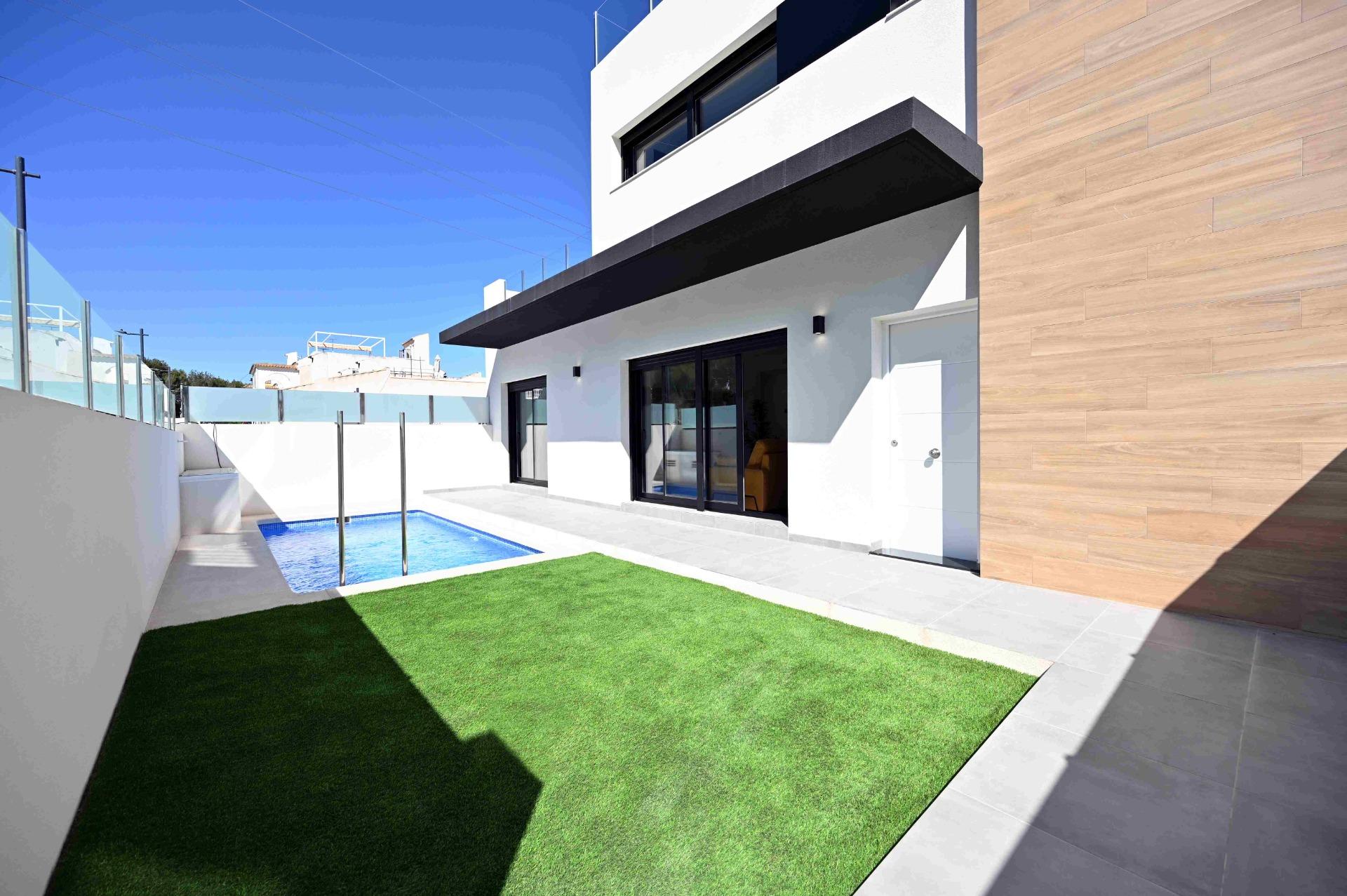 Townhouse te koop in Alicante 2