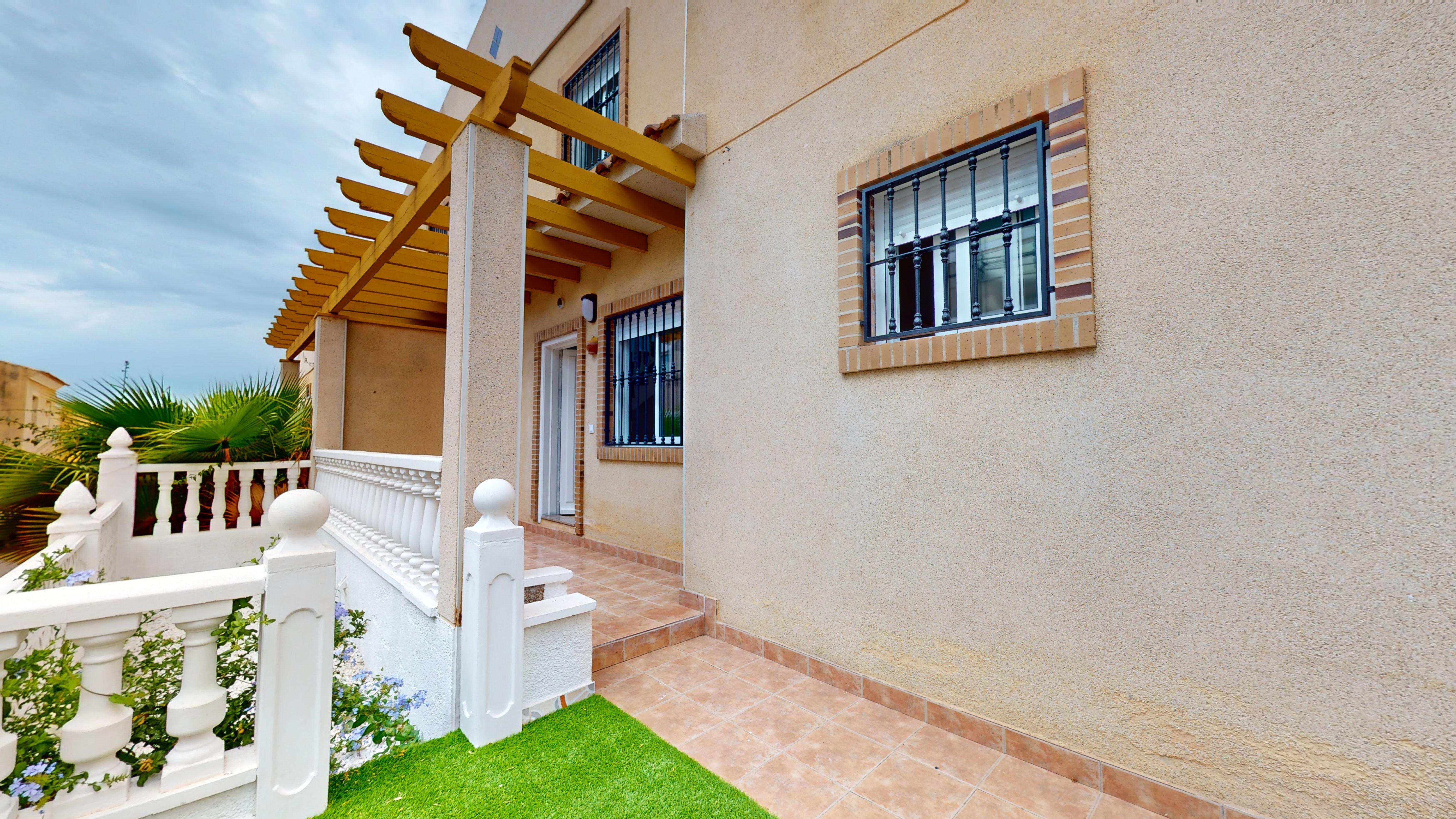 Townhouse te koop in Alicante 2