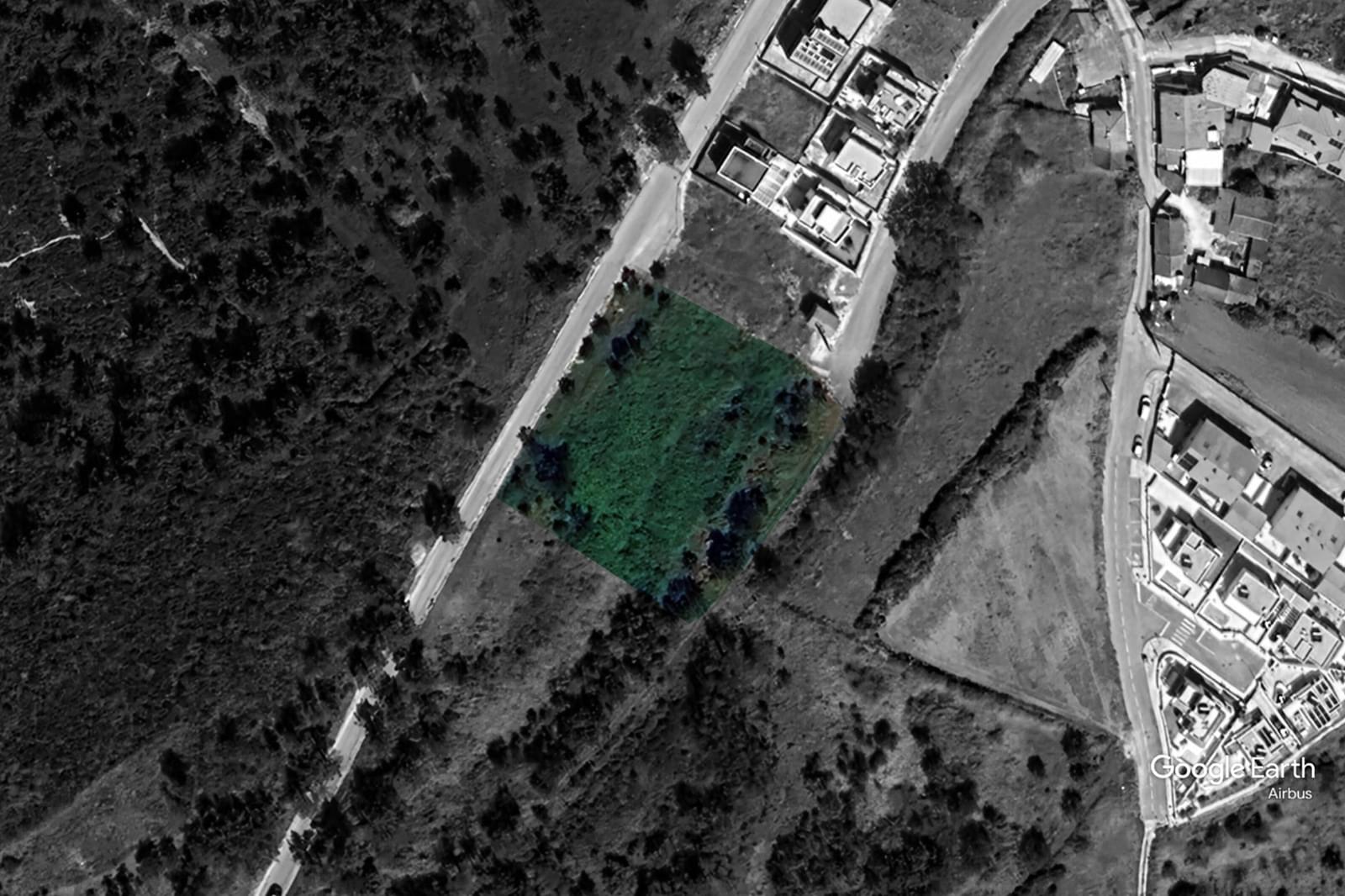 Plot for sale in Leiria District 4