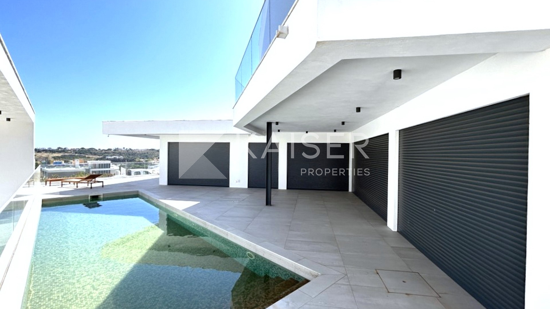 Villa for sale in Albufeira 2