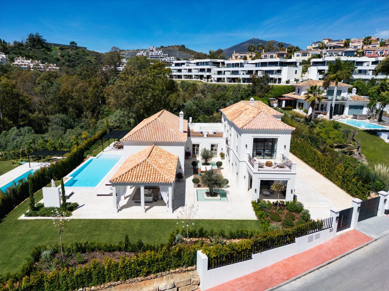 Villa for sale in Marbella - Nueva Andalucía 2