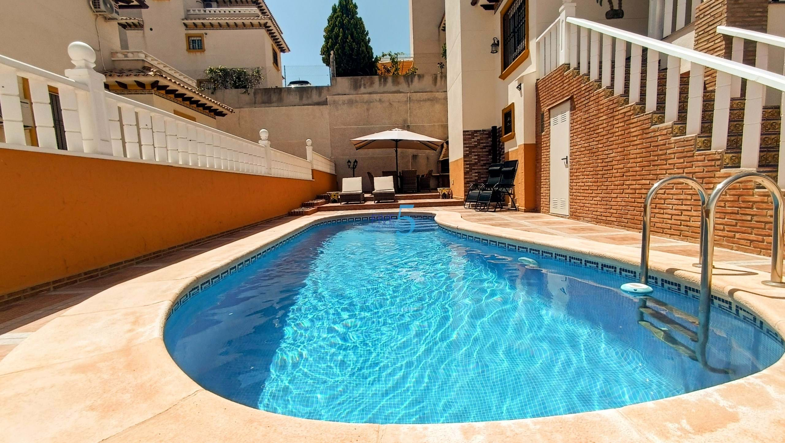 Villa for sale in Alicante 2