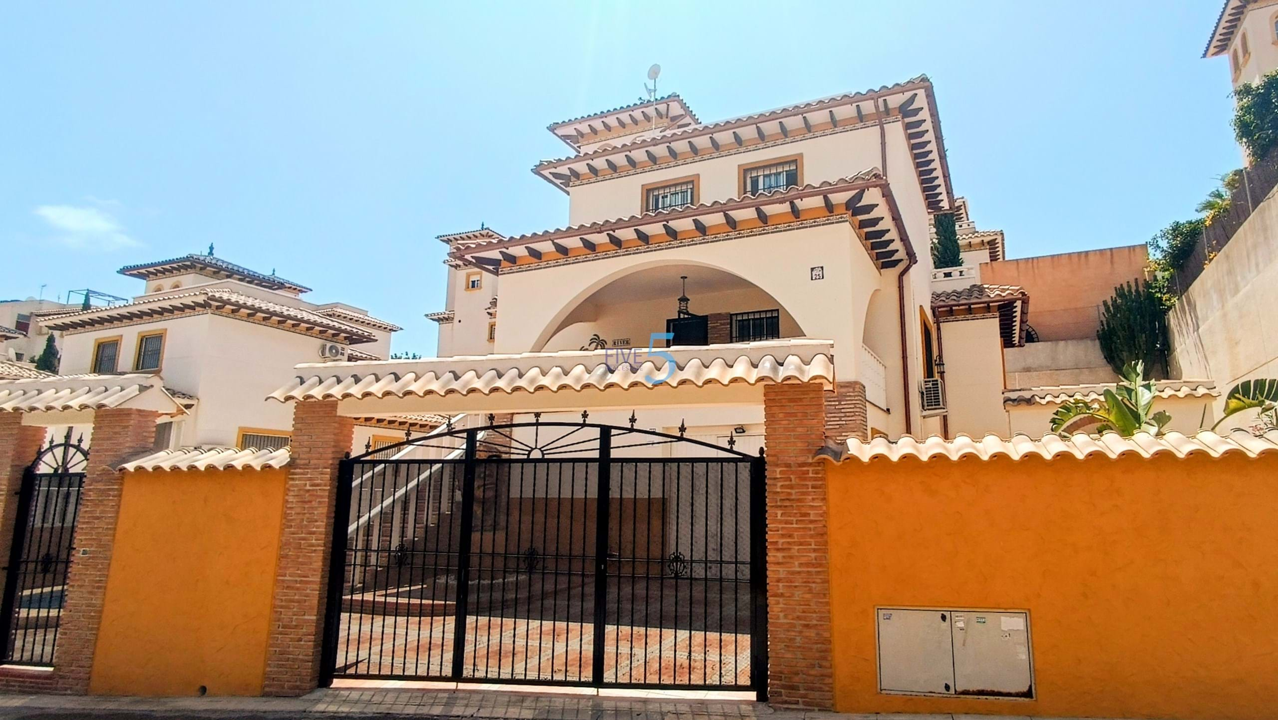 Villa for sale in Alicante 27