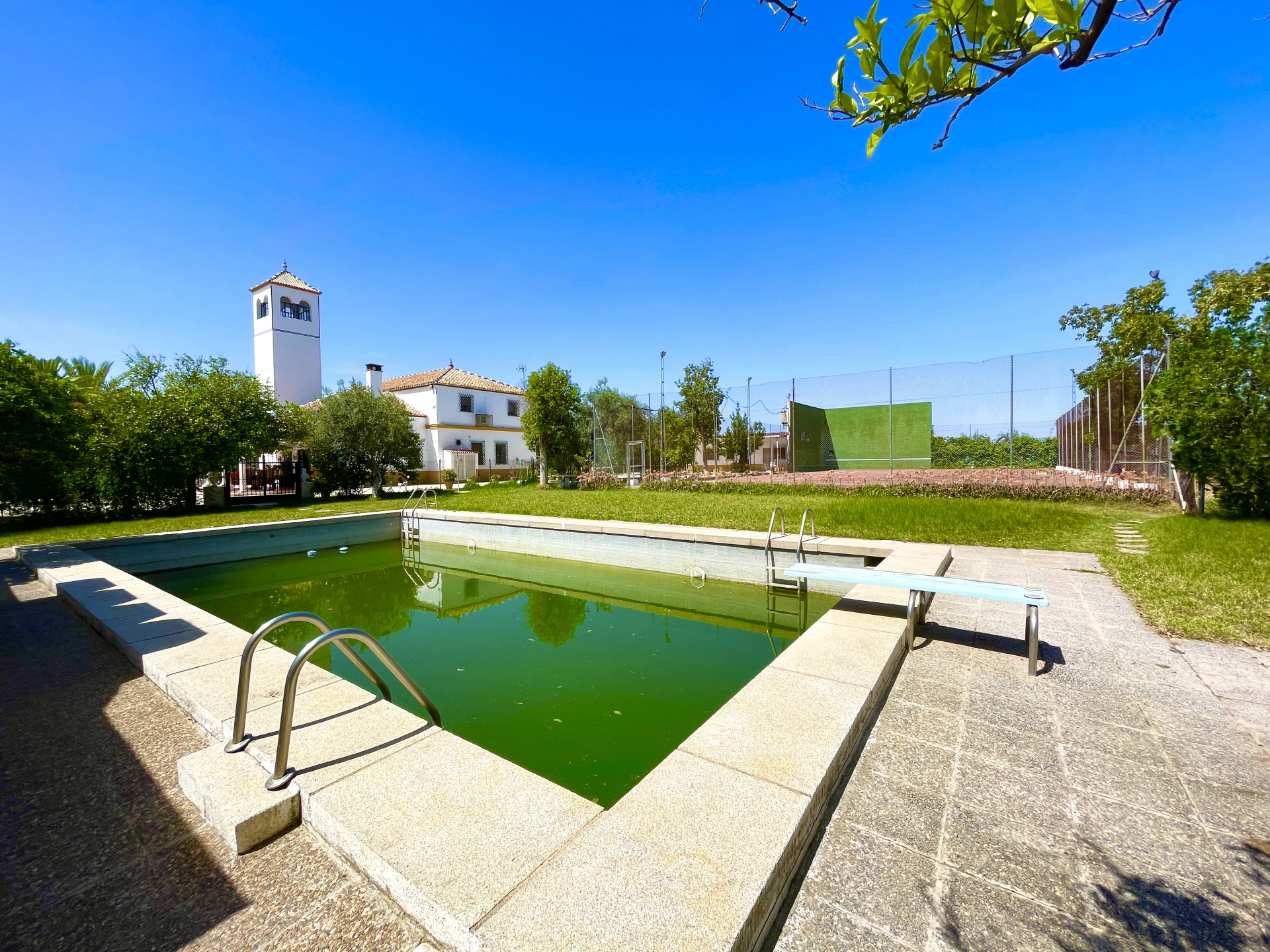 Landhaus zum Verkauf in Towns of the province of Seville 2