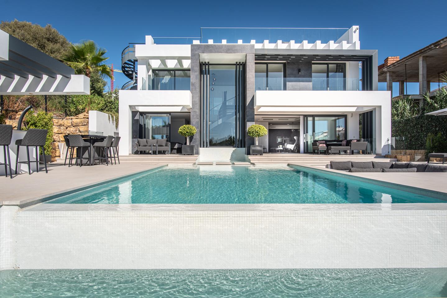 Villa à vendre à Estepona 2