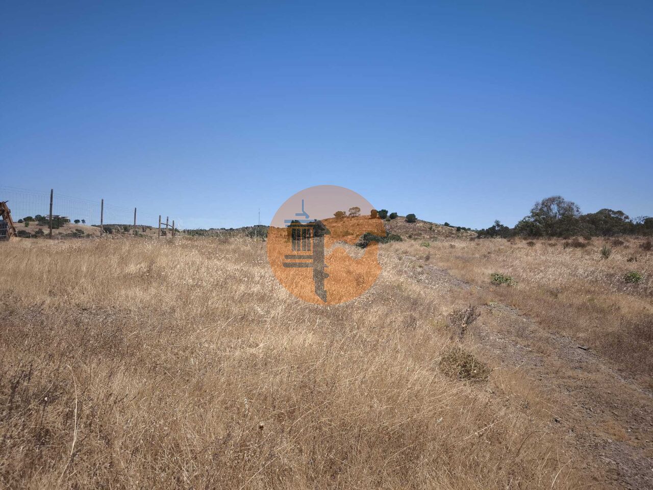 Plot for sale in Faro 24