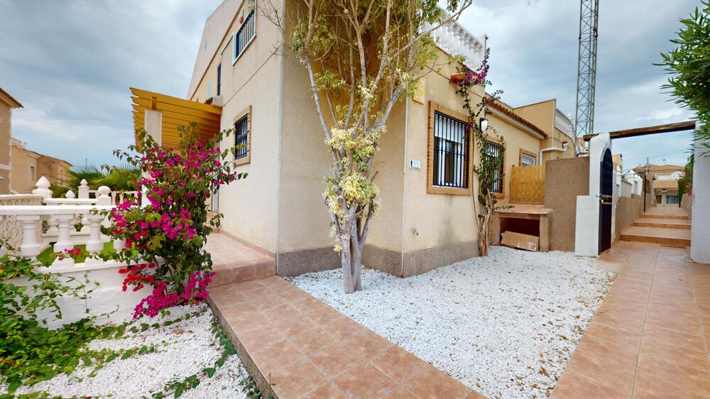 Townhouse te koop in Alicante 1