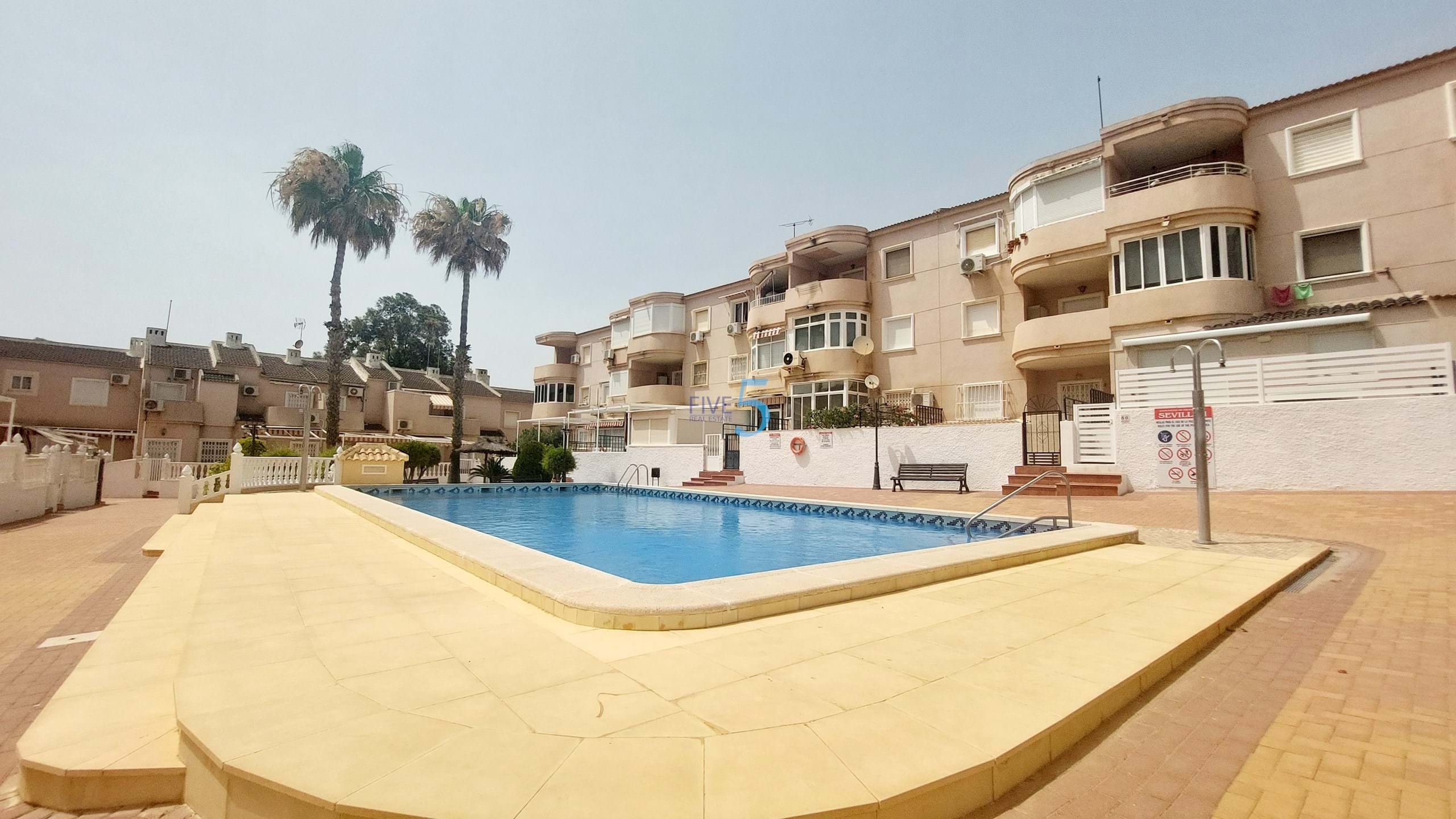 Townhouse te koop in Alicante 1