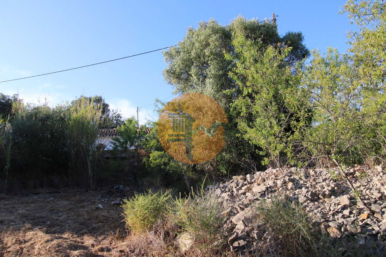 Plot for sale in Faro 24