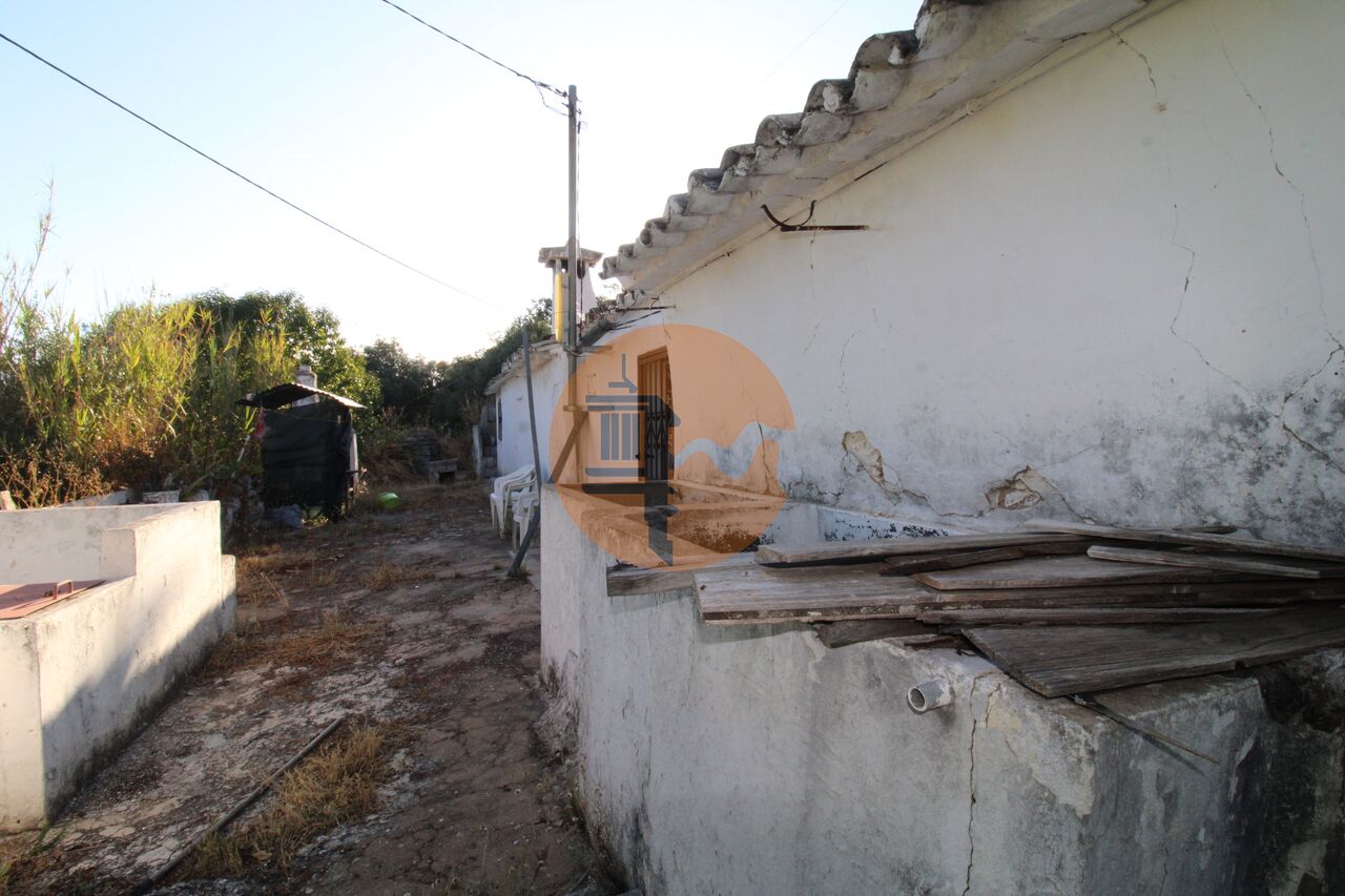 Plot for sale in Faro 3