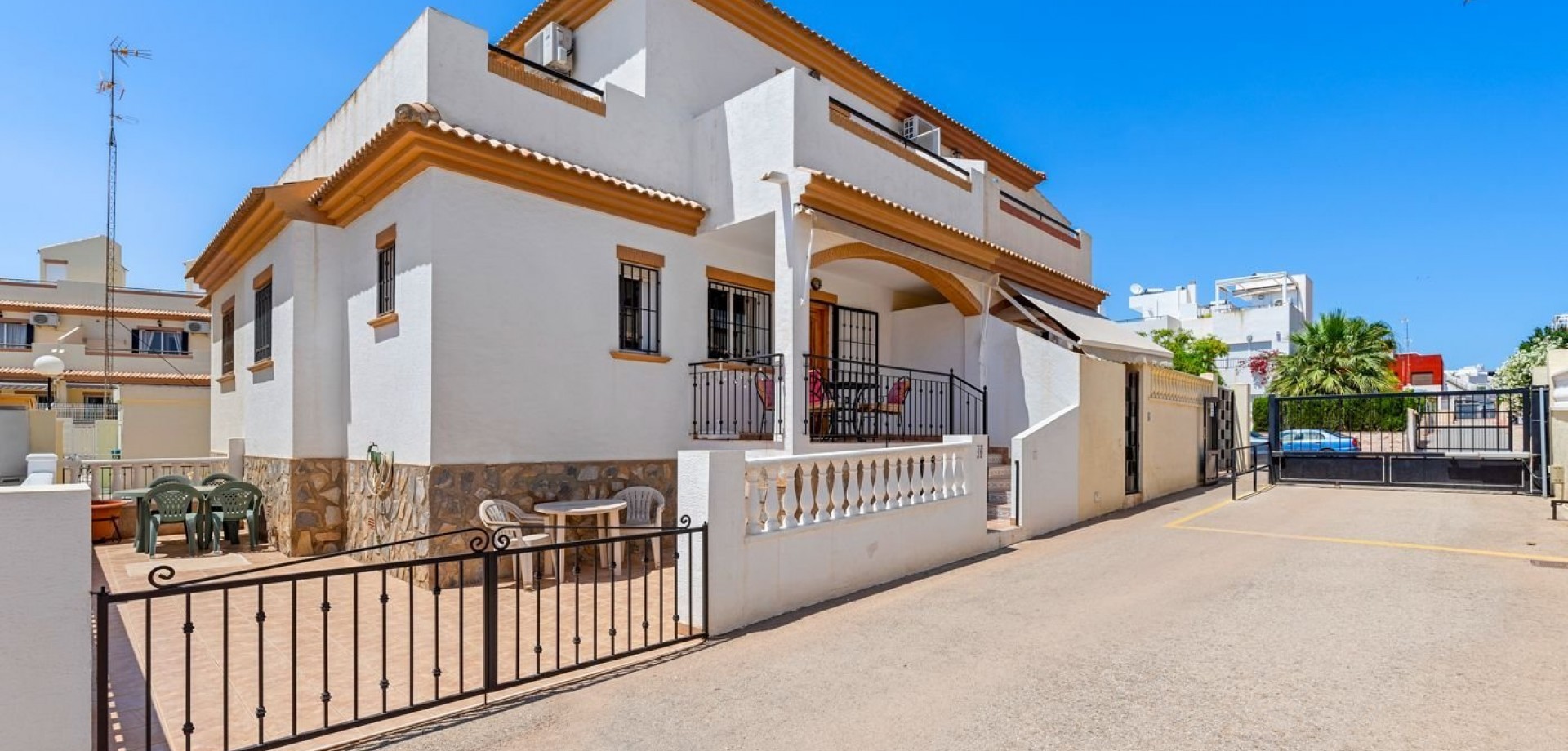 Townhouse for sale in Torrevieja and surroundings 1