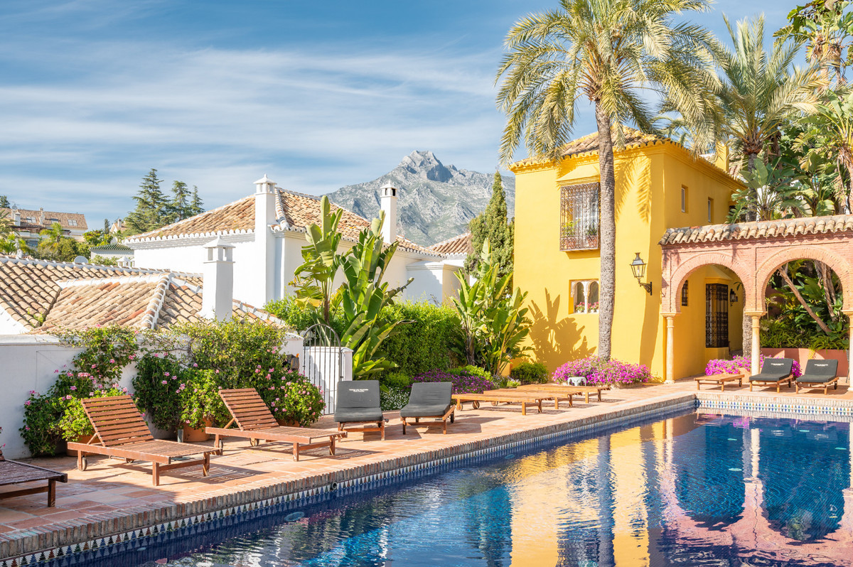 Townhouse for sale in Marbella - Golden Mile and Nagüeles 1