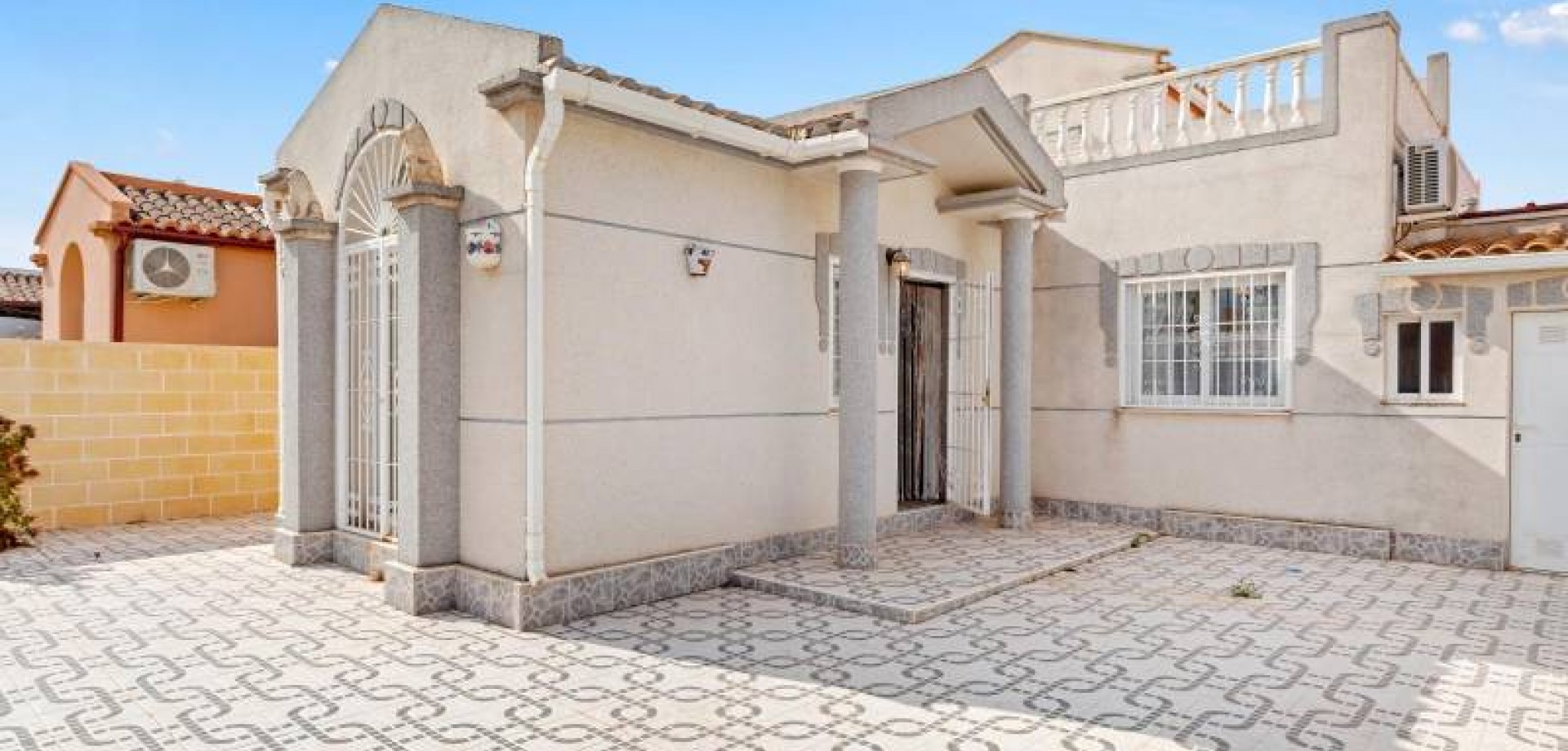 Villa for sale in Torrevieja and surroundings 1