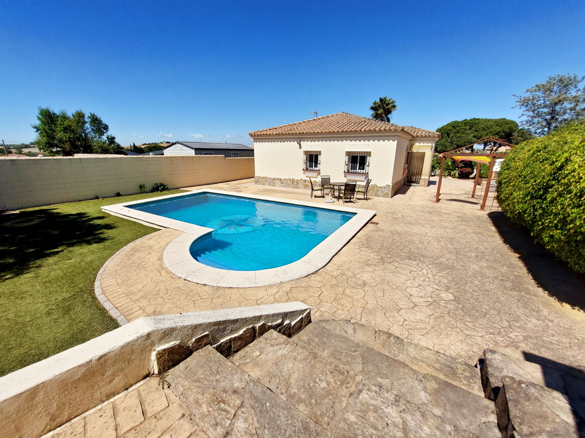 Villa for sale in Chiclana de la Frontera and surroundings 1