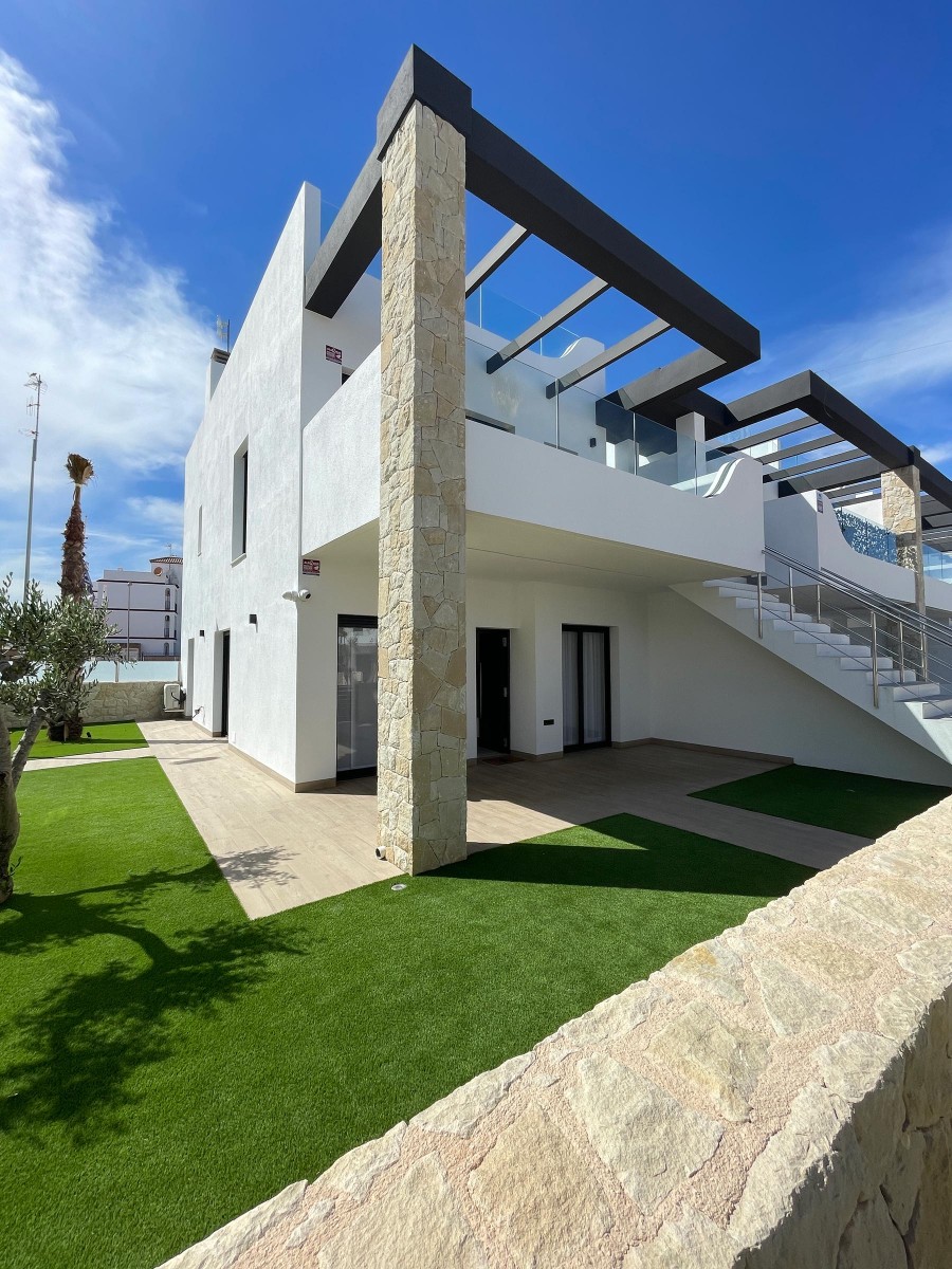 Townhouse te koop in Alicante 1